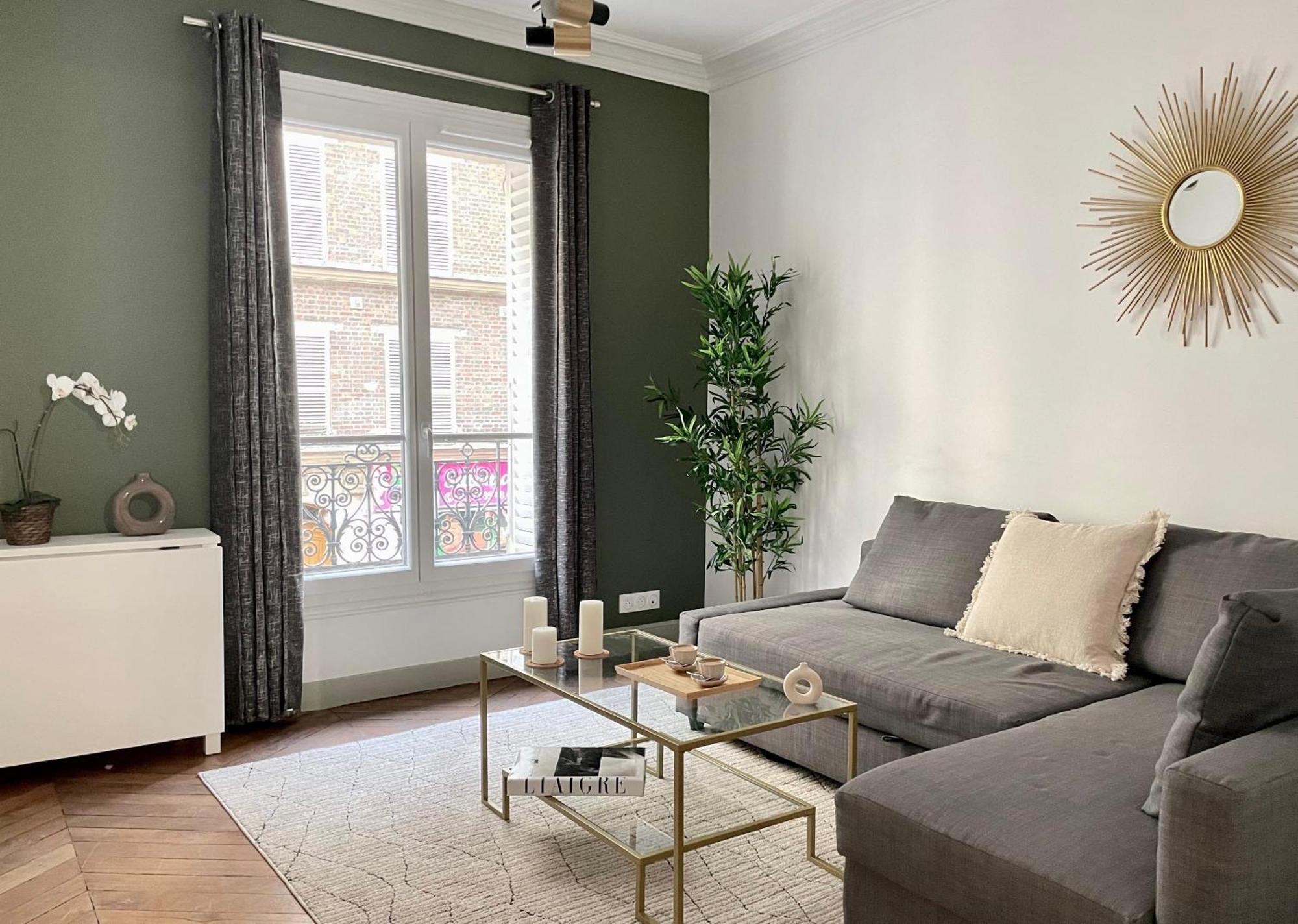Chic And Spacious Flat In Montmartre Parijs